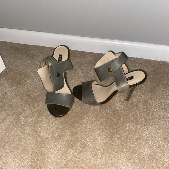 High heeled shoes - Picture 2 of 3